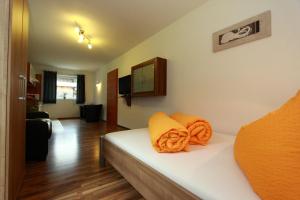 Giường trong phòng chung tại Apart Arve