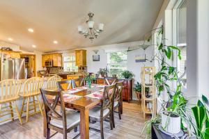 Restaurace v ubytování Hike, Ski, Fish and Bike Bellingham All-Season Base