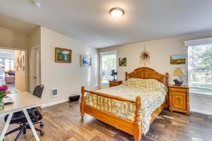 Postel nebo postele na pokoji v ubytování Hike, Ski, Fish and Bike Bellingham All-Season Base