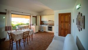 Η κουζίνα ή μικρή κουζίνα στο Uno spazio di verde incontaminato con piscina