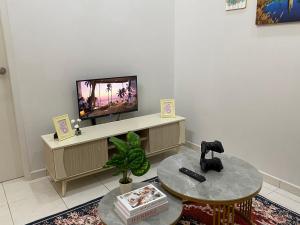 TV a/nebo společenská místnost v ubytování Homestay Casa Ninety Two Ayer Molek Melaka
