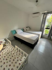 Ένα ή περισσότερα κρεβάτια σε δωμάτιο στο Apto com piscina aquecida em Riviera - Não aceita pet