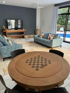 Χώρος καθιστικού στο Apto com piscina aquecida em Riviera - Não aceita pet