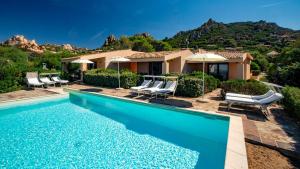 Πισίνα στο ή κοντά στο Uno spazio di verde incontaminato con piscina