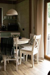 a table and chairs in a kitchen with a table and a table and chairsktop at RELAS - przytulny domek z dwoma sypialniami i antresolą in Murzasichle