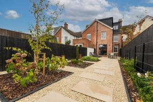 a garden in a house with a fence at The Royal Paddock in Ascot