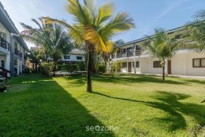 Zahrada ubytování Aptos completos em cond. com piscina a 500m da Praia de Taperapuã - ENLs