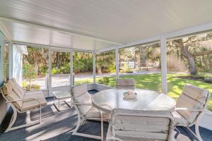 a screened in porch with a table and chairs at Bring Your Boat! Homosassa Retreat Less Than 5 Mi to River in Homosassa Springs