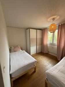 Postel nebo postele na pokoji v ubytování Mountain Glow Apartment + 6 fotografií