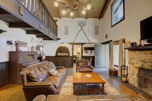 A kitchen or kitchenette at SHAY MEADOWS RANCH & RESORT #2500
