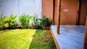 um pequeno quintal com aficiialificialificialificialificialificialificialificialificialificial em Sejam bem vindos, ao paraíso de Genipabu! em Genipabu