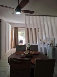 a living room with a table and a ceiling fan at Céntrico Amplio Luminoso in Rosario +7 photos