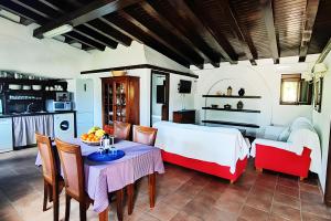 a kitchen with a table and a bed in a room at Alojamientos Nacarum in El Palmar