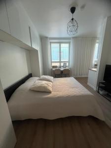 Ένα ή περισσότερα κρεβάτια σε δωμάτιο στο Cozy apartment in the best location at city center