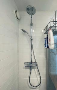 Ένα μπάνιο στο Cozy apartment in the best location at city center