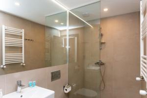 Koupelna v ubytování Charming 1BR Apartment Kokhta Mitarbi + 7 fotografií