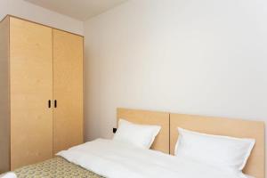 Postel nebo postele na pokoji v ubytování Charming 1BR Apartment Kokhta Mitarbi