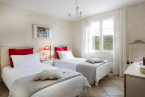 Postel nebo postele na pokoji v ubytování Maison De Campagne Le Cyprès