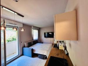 a small bedroom with a bed and a window at Monte Carlo Vista in Beausoleil