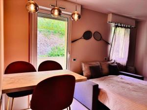 a room with a table and a bed and a window at Monte Carlo Vista in Beausoleil