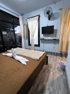 TV a/nebo společenská místnost v ubytování PhuketAirportCamping