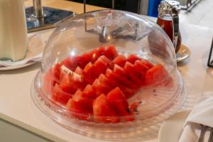 a pile of strawberries in a glass bowl on a counter at Hotel Mirador Plaza in San Salvador