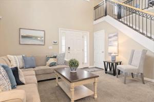 Χώρος καθιστικού στο Union Pines in Salt Lake with Hot Tub and Deck