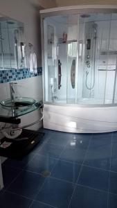 Koupelna v ubytování Hospedaje Vega del Rio