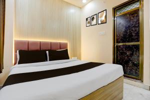 Katil atau katil-katil dalam bilik di SPOT ON Ashirwad Residency