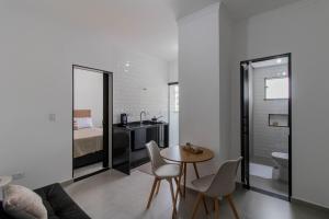 a room with a table and chairs and a bedroom at 0804 Orquídea Studio Próx GRU e Estação Cecap in Guarulhos