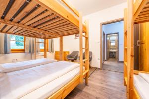 Postel nebo postele na pokoji v ubytování Rotter Lajos Turistaház