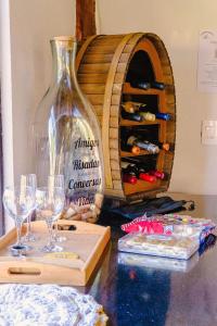 a bottle of wine and wine glasses on a table at Cabana Raízes - LaCabanasEco in Chapecó