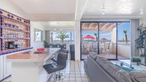 Gallery image of Las Gaviotas 436 Mid-century Ocean View Apartment in Puerto Peñasco