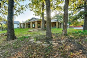 Zahrada ubytování Family Friendly! Lakefront Escape in Pottsboro