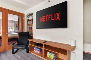 an office with a netflix sign on a wall at Snowcreek Birch - Hot Tub - 8 People in Leavenworth