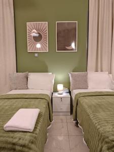 two beds sitting next to each other in a room at TheGrid-Downtown HomeStay Abu Dhabi in Abu Dhabi