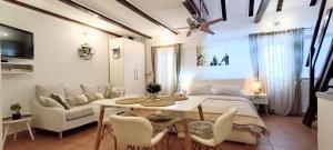 โทรทัศน์และ/หรือระบบความบันเทิงของ Apartments & Rooms As