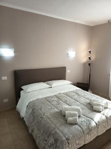a bedroom with a large bed with two towels on it at 2 passi dalla fiera SOGNI D'ORO in Verona