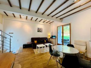 Posezení v ubytování Le Nid de Saint Pierre Cozy & Near the City Center