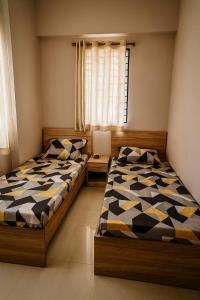 Ένα ή περισσότερα κρεβάτια σε δωμάτιο στο Yashodha Pride Home Stay