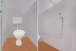 SPOT ON Anmay في Phāphāmau: صورتين لحمام مع مرحاض