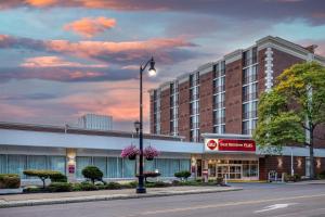 ウィルクス・バリにあるBest Western Plus Wilkes Barre Center Cityのハンプトン イン スイーツ アナハイム