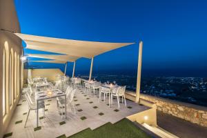 Fotografija v galeriji nastanitve Skyfall Suites - Adults Only v mestu Pirgos