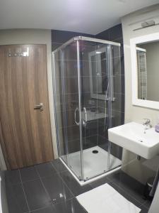 a bathroom with a shower and a sink at Apartmán P7 Horní Mísečky in Horni Misecky
