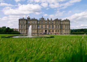a large building with a fountain in front of it at Beech View 4 in Corsley