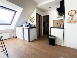 Η κουζίνα ή μικρή κουζίνα στο Studio lumineux et rénové - 2 personnes