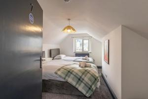 a bedroom with a bed and a window at Spacious 6-Bed Stay Central Warrington Sleeps 12 in Warrington