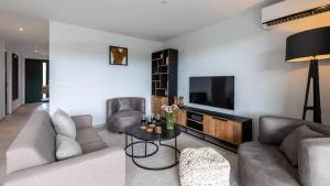 TV a/nebo společenská místnost v ubytování Luxe Breeze
