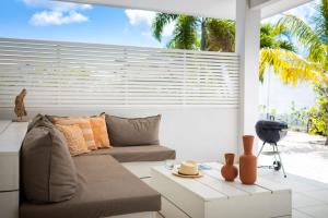 简蒂埃尔Casa di Mama - Ground floor 1-bedroom的带沙发和大窗户的客厅 更多22张照片