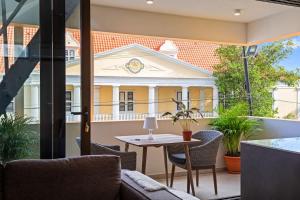 Ruang duduk di Island Time Retreat